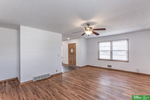 1829 Robertson Drive, Omaha, NE 68114