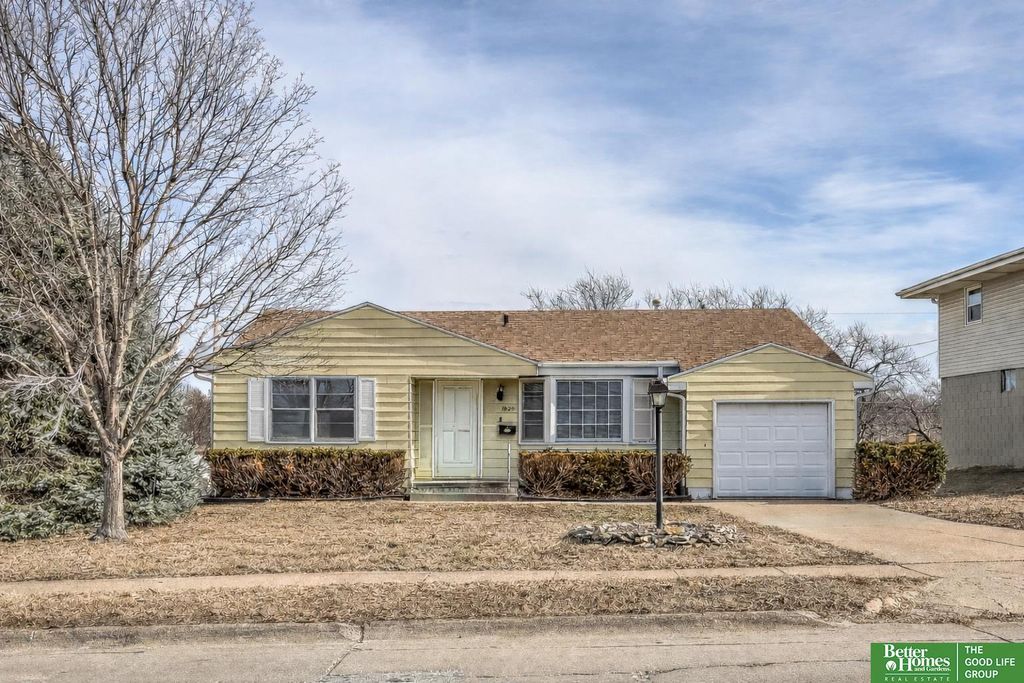 1829 Robertson Drive, Omaha, NE 68114