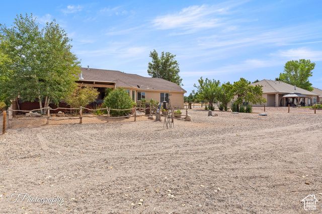 857 N OLD FARMS RD, Dammeron Valley, UT 84783