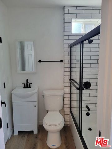 2017 W 39th Street, Los Angeles, CA 90008