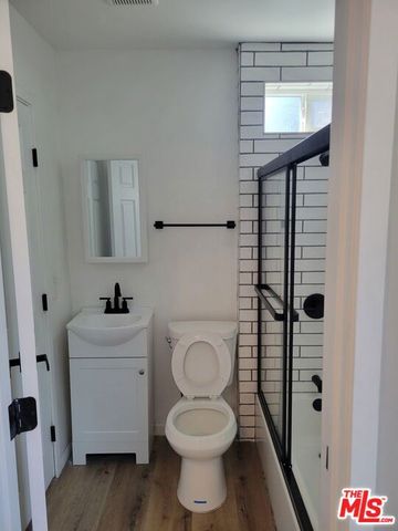 2017 W 39th Street, Los Angeles, CA 90008