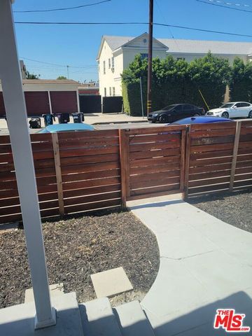 2017 W 39th Street, Los Angeles, CA 90008