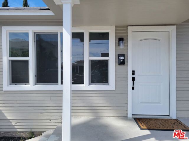 2017 W 39th Street, Los Angeles, CA 90008