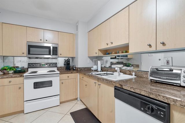 9195 Collins Ave 309, Surfside, FL 33154