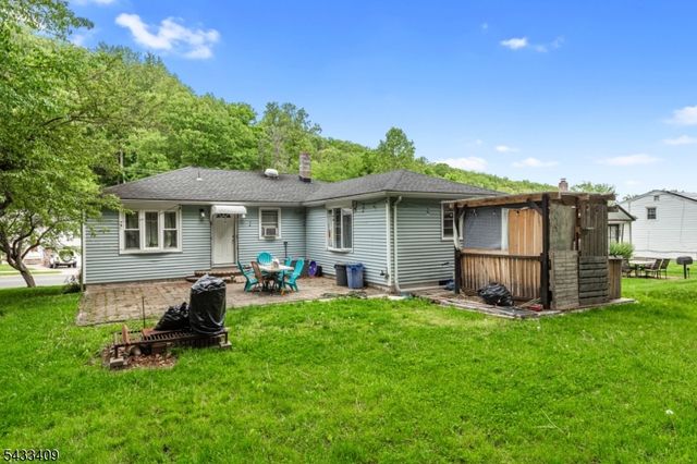 160 Brook Dr, Dover Town, NJ 07801