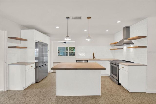 5531 13TH AVENUE N, St Petersburg, FL 33710