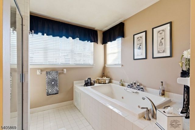 1202 Magnolia Ct, Washington Twp., NJ 07840