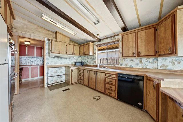 5830 Robin Hill 10, Lakeport, CA 95453