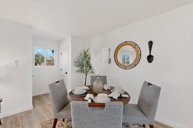 3209 Palomas Drive NE, Albuquerque, NM 87110