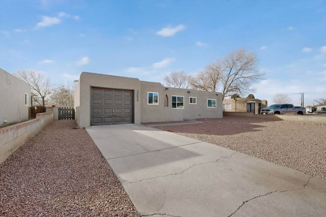 3209 Palomas Drive NE, Albuquerque, NM 87110
