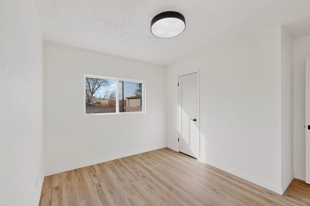 3209 Palomas Drive NE, Albuquerque, NM 87110