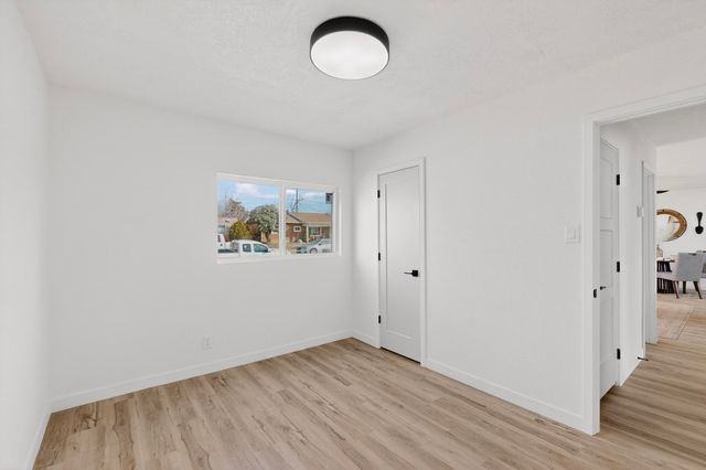 3209 Palomas Drive NE, Albuquerque, NM 87110