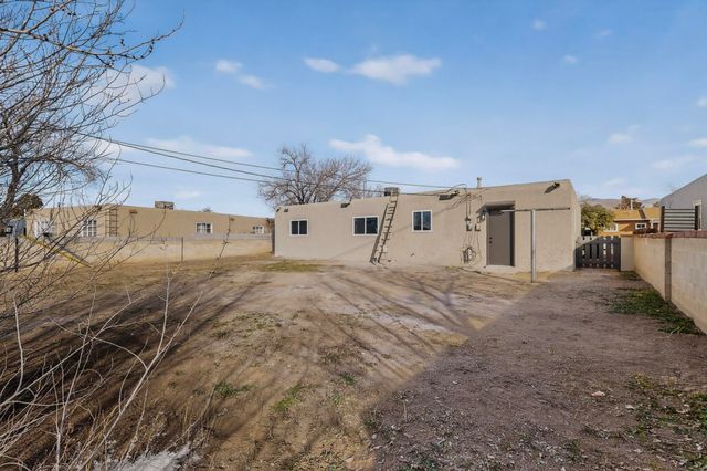 3209 Palomas Drive NE, Albuquerque, NM 87110