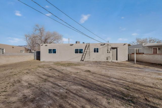 3209 Palomas Drive NE, Albuquerque, NM 87110