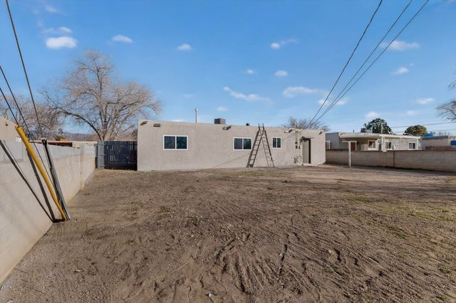 3209 Palomas Drive NE, Albuquerque, NM 87110