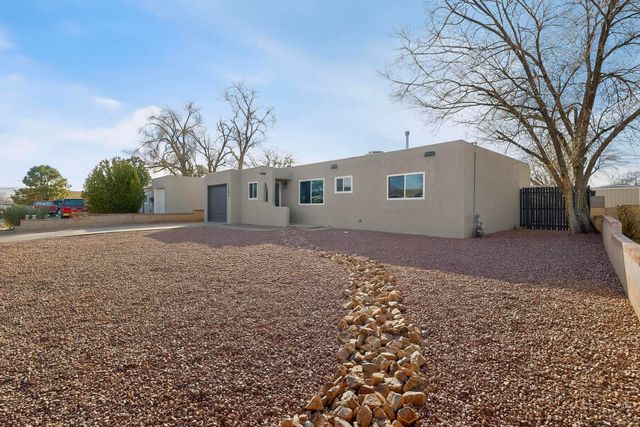 3209 Palomas Drive NE, Albuquerque, NM 87110