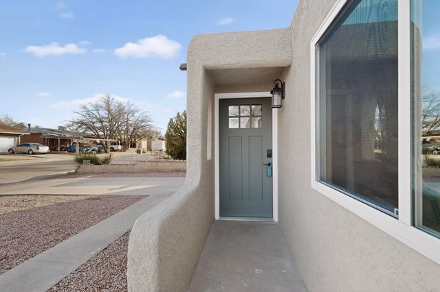 3209 Palomas Drive NE, Albuquerque, NM 87110