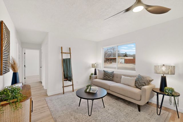 3209 Palomas Drive NE, Albuquerque, NM 87110