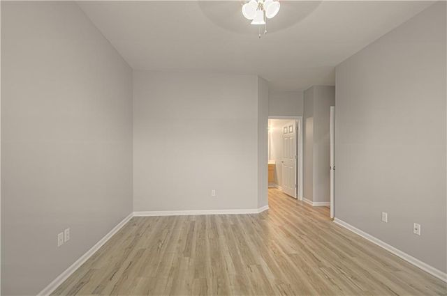 11721 S ROUNDTREE Street 200, Olathe, KS 66061