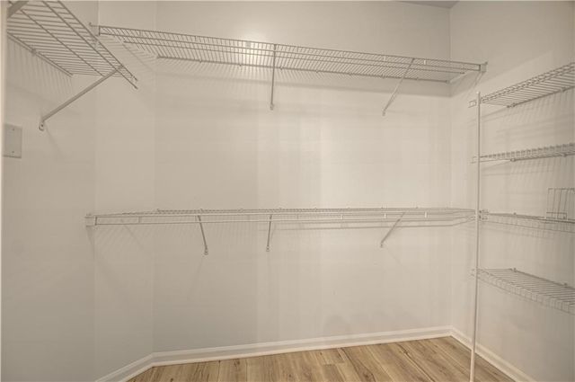 11721 S ROUNDTREE Street 200, Olathe, KS 66061