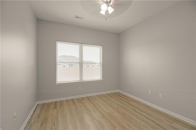 11721 S ROUNDTREE Street 200, Olathe, KS 66061