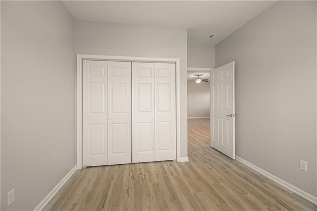 11721 S ROUNDTREE Street 200, Olathe, KS 66061