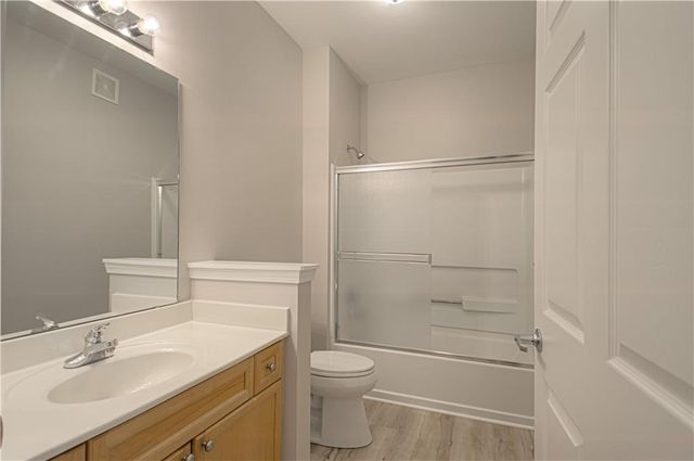 11721 S ROUNDTREE Street 200, Olathe, KS 66061