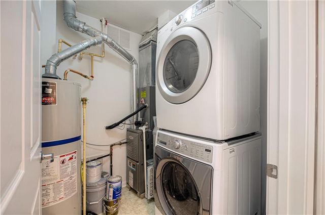 11721 S ROUNDTREE Street 200, Olathe, KS 66061