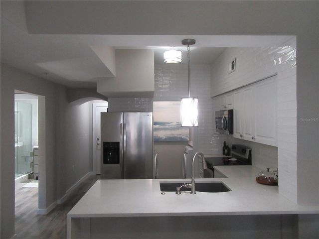 200 4TH AVENUE S 209, St Petersburg, FL 33701