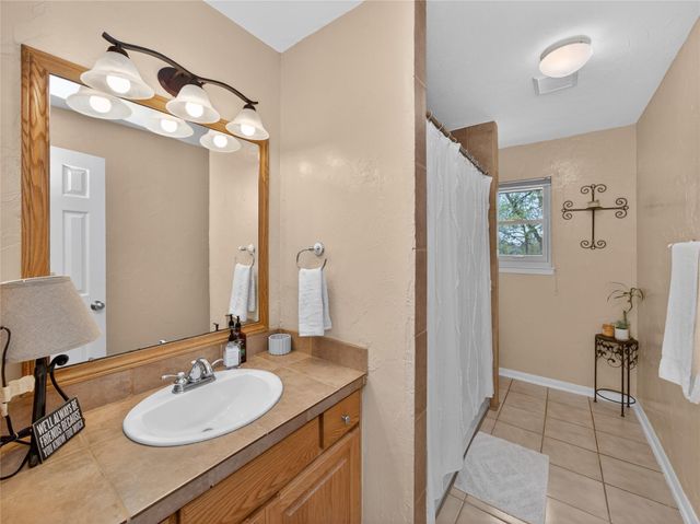 718 Post Oak DR, Dripping Springs, TX 78620