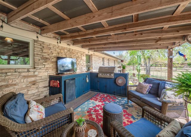 718 Post Oak DR, Dripping Springs, TX 78620