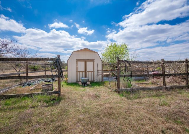 718 Post Oak DR, Dripping Springs, TX 78620