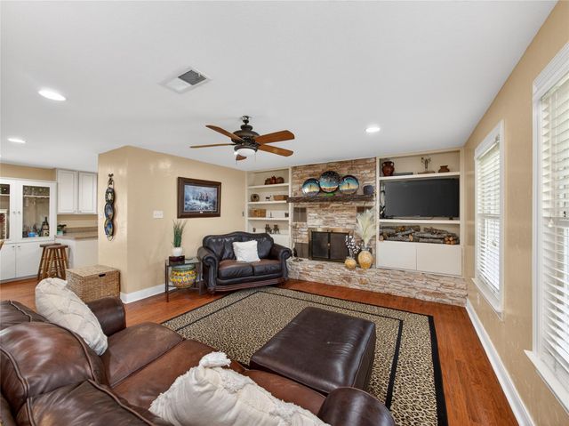 718 Post Oak DR, Dripping Springs, TX 78620