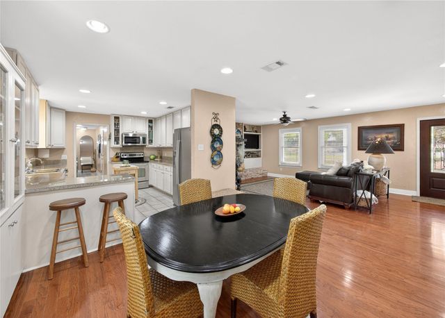 718 Post Oak DR, Dripping Springs, TX 78620