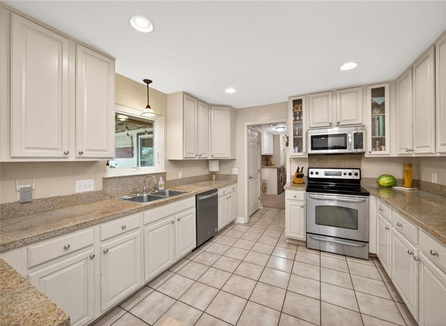 718 Post Oak DR, Dripping Springs, TX 78620