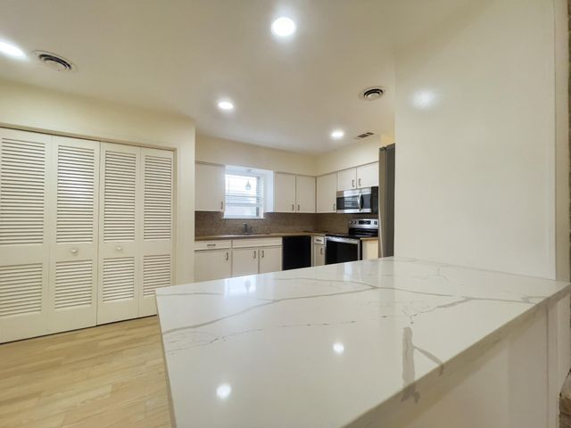 7710 Romney Road, Houston, TX 77036