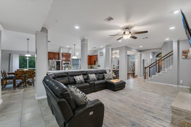 300 Wesley Ridge DR, Spicewood, TX 78669