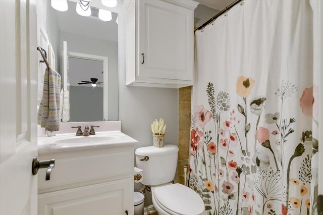 300 Wesley Ridge DR, Spicewood, TX 78669