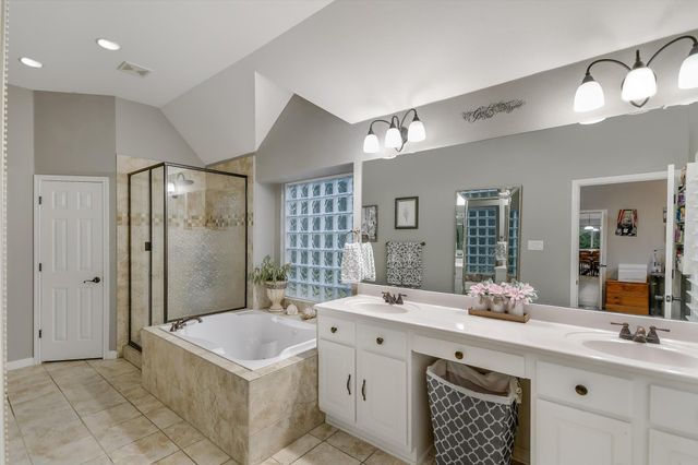 300 Wesley Ridge DR, Spicewood, TX 78669