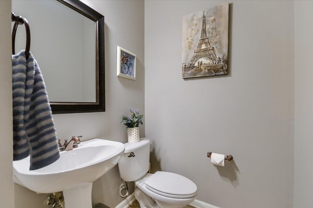 300 Wesley Ridge DR, Spicewood, TX 78669