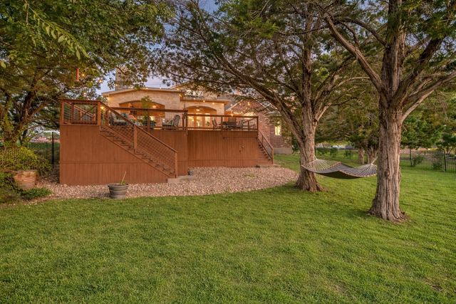 300 Wesley Ridge DR, Spicewood, TX 78669