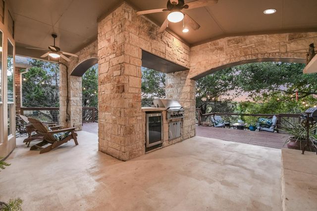 300 Wesley Ridge DR, Spicewood, TX 78669