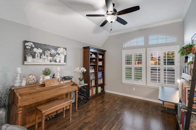 300 Wesley Ridge DR, Spicewood, TX 78669