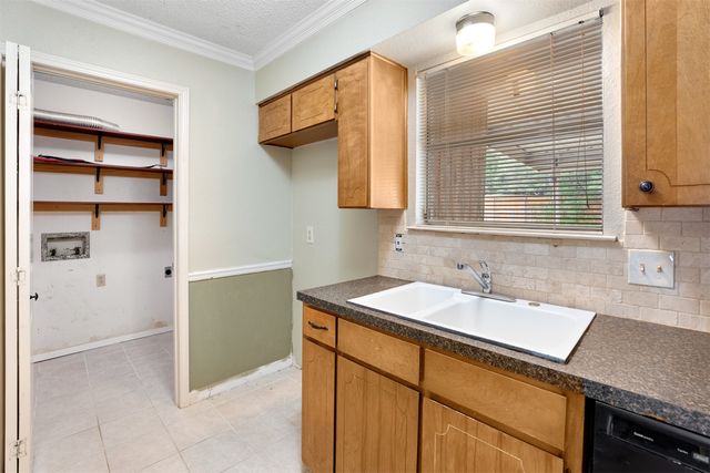 7044 Crosstimbers Lane, North Richland Hills, TX 76182