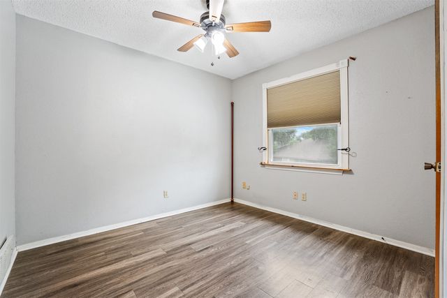7044 Crosstimbers Lane, North Richland Hills, TX 76182