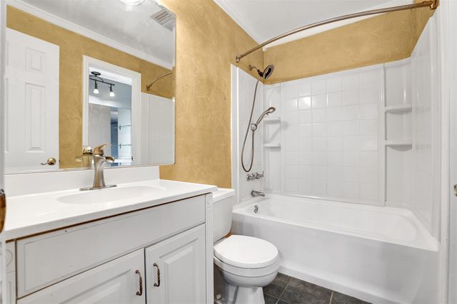 7044 Crosstimbers Lane, North Richland Hills, TX 76182