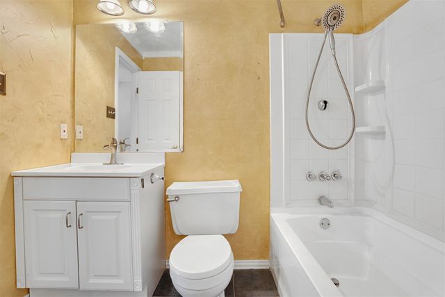 7044 Crosstimbers Lane, North Richland Hills, TX 76182