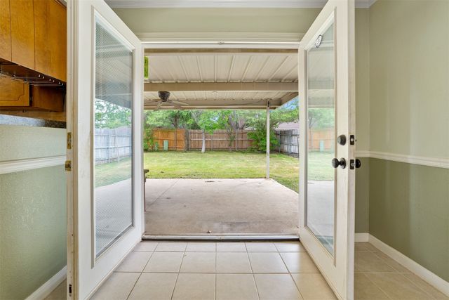 7044 Crosstimbers Lane, North Richland Hills, TX 76182