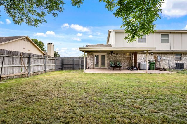 7044 Crosstimbers Lane, North Richland Hills, TX 76182