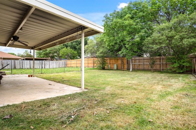 7044 Crosstimbers Lane, North Richland Hills, TX 76182